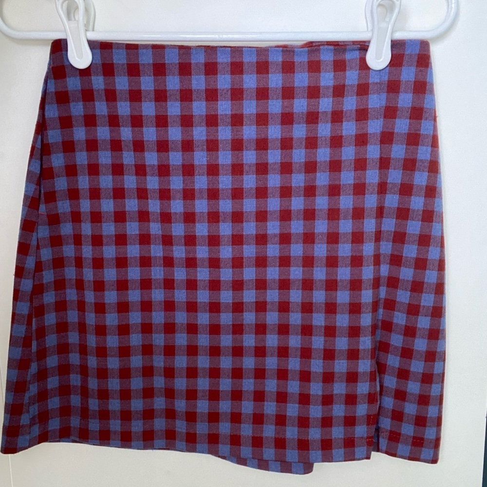 plaid mini skirt from urban outfitters!